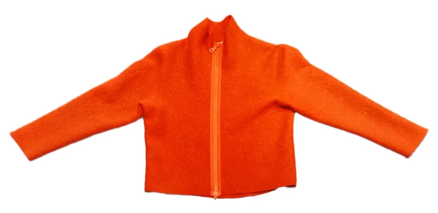 Die Walkjacke in Orange, aufgefaltet